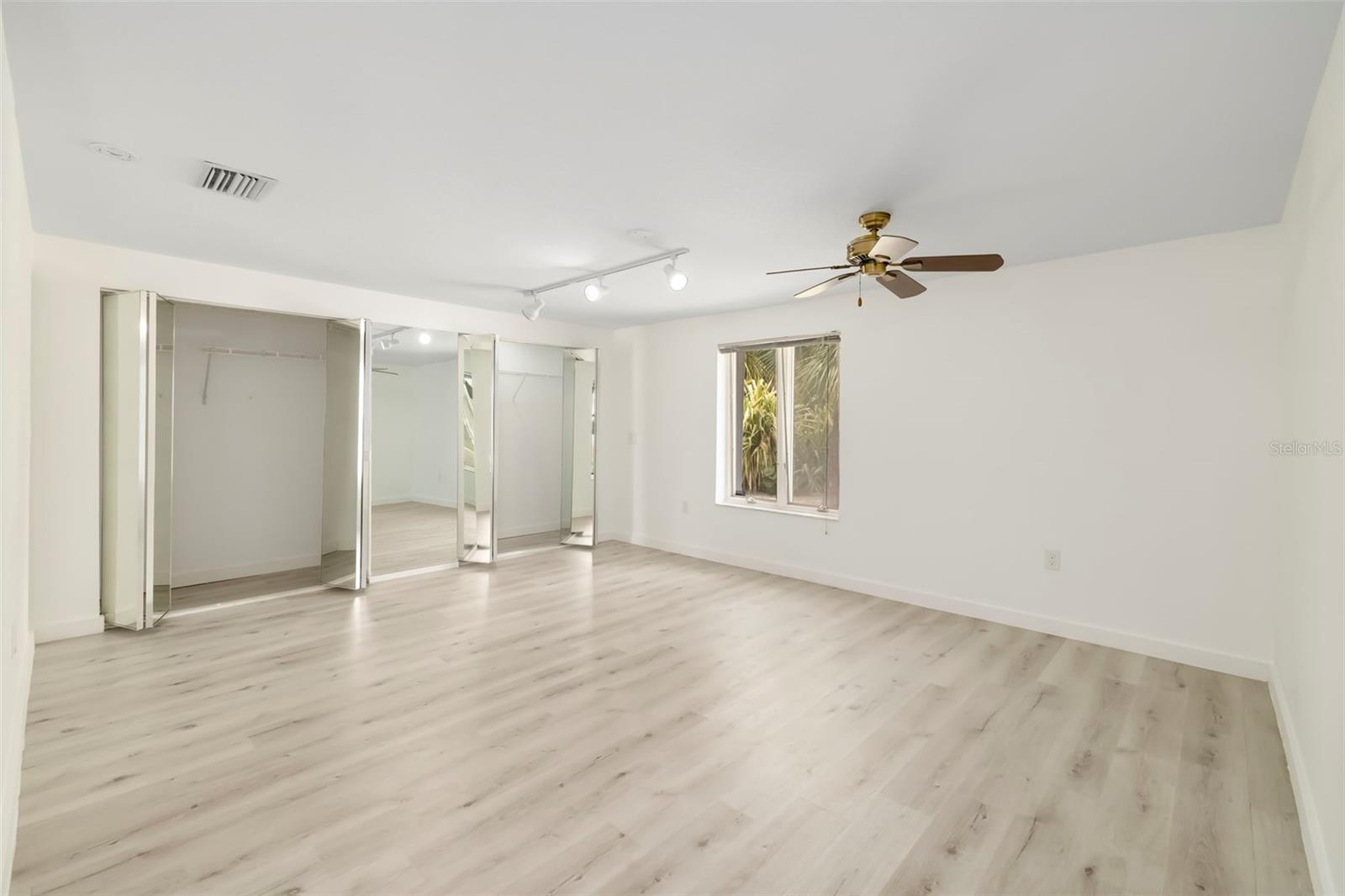 708 GARFIELD DR — photo 4