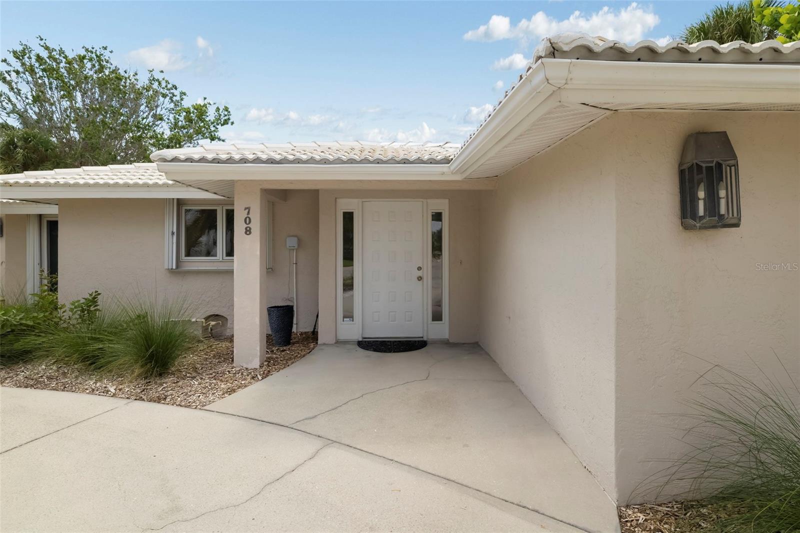 708 GARFIELD DR — photo 2