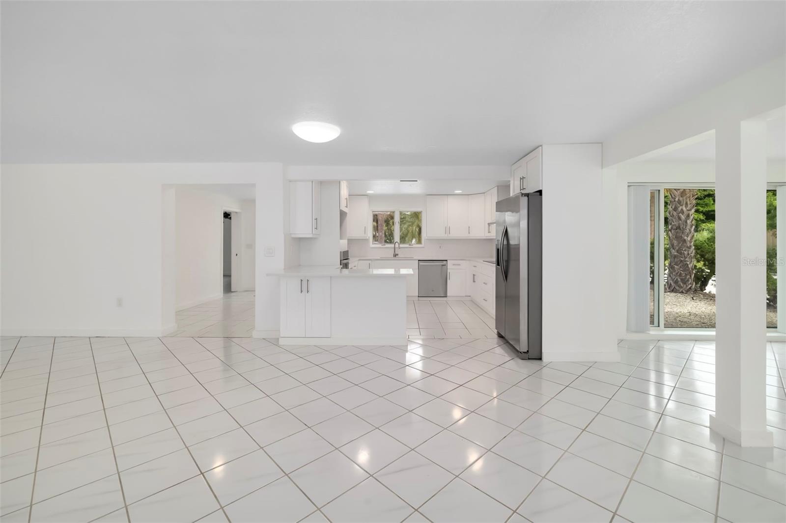 708 GARFIELD DR — photo 12