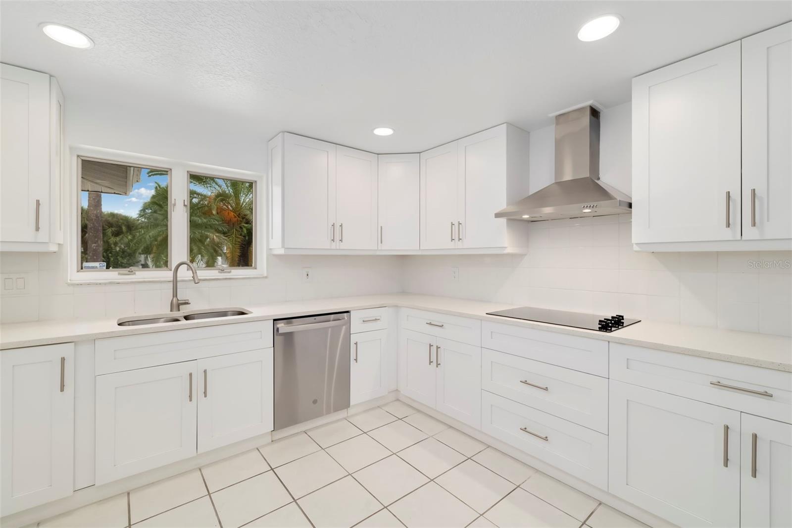 708 GARFIELD DR — photo 14