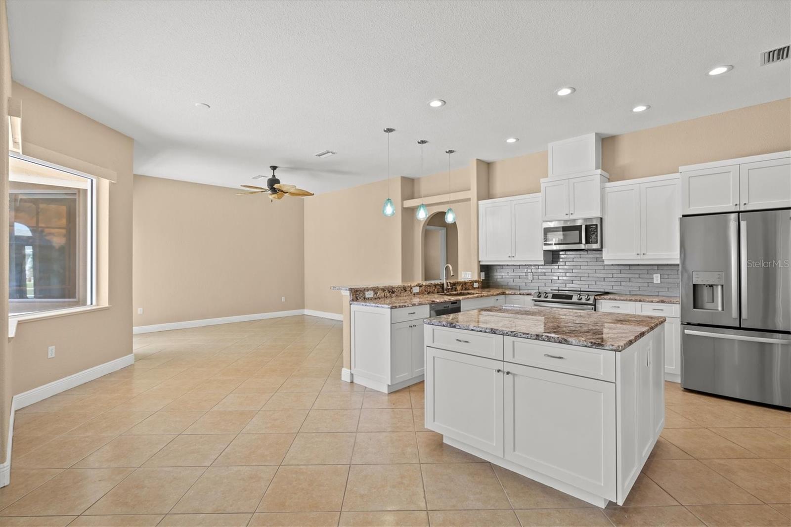 203 LAKE VICTORIA CT — photo 18