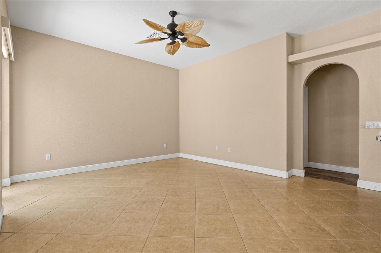203 LAKE VICTORIA CT — photo 30