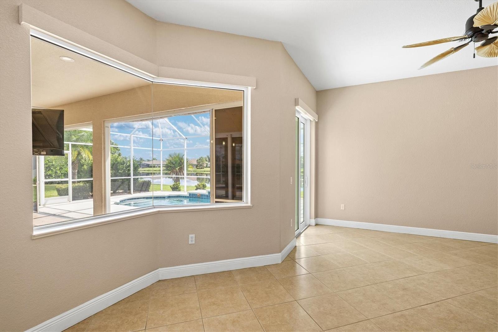 203 LAKE VICTORIA CT — photo 27