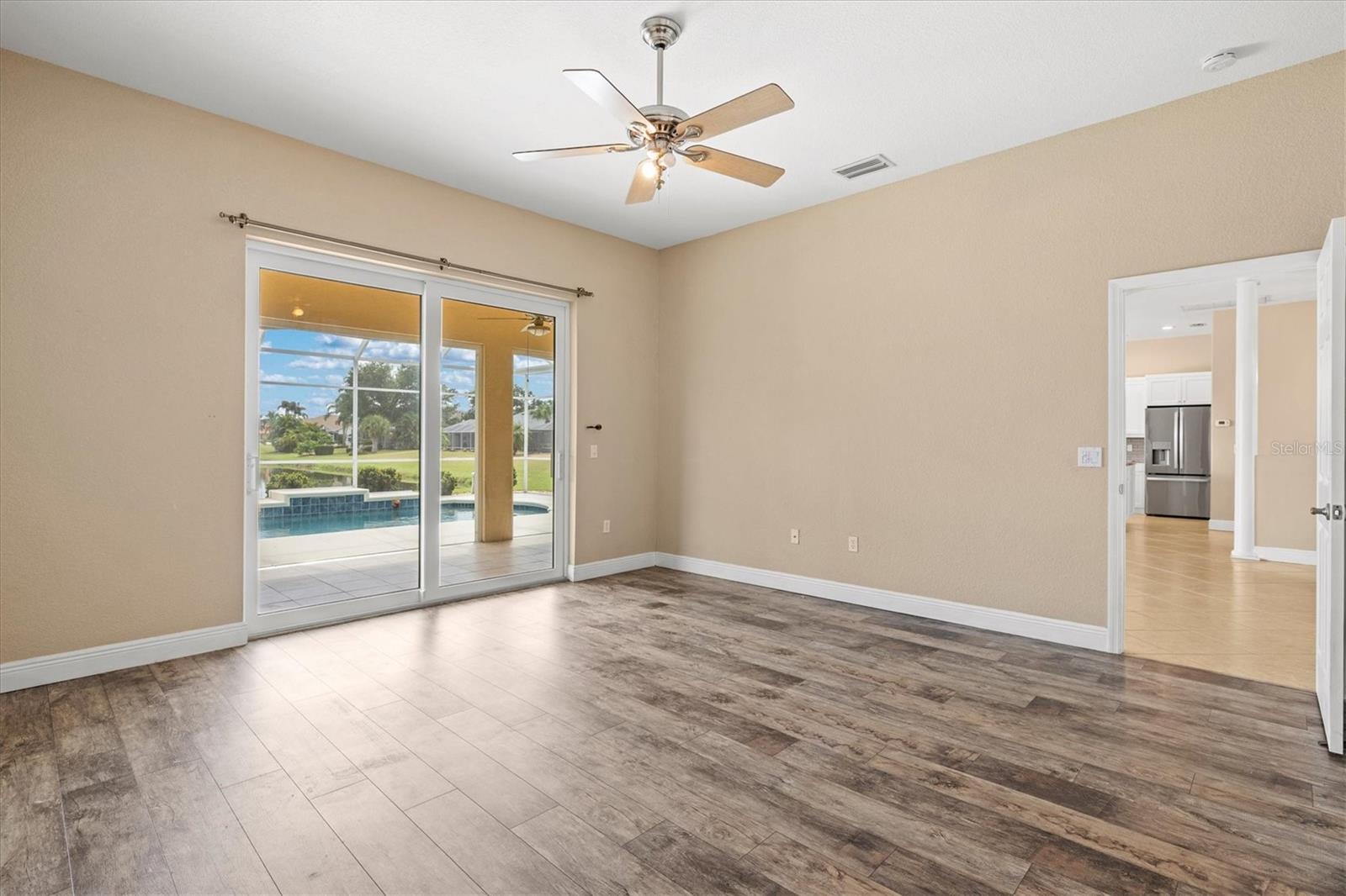 203 LAKE VICTORIA CT — photo 35