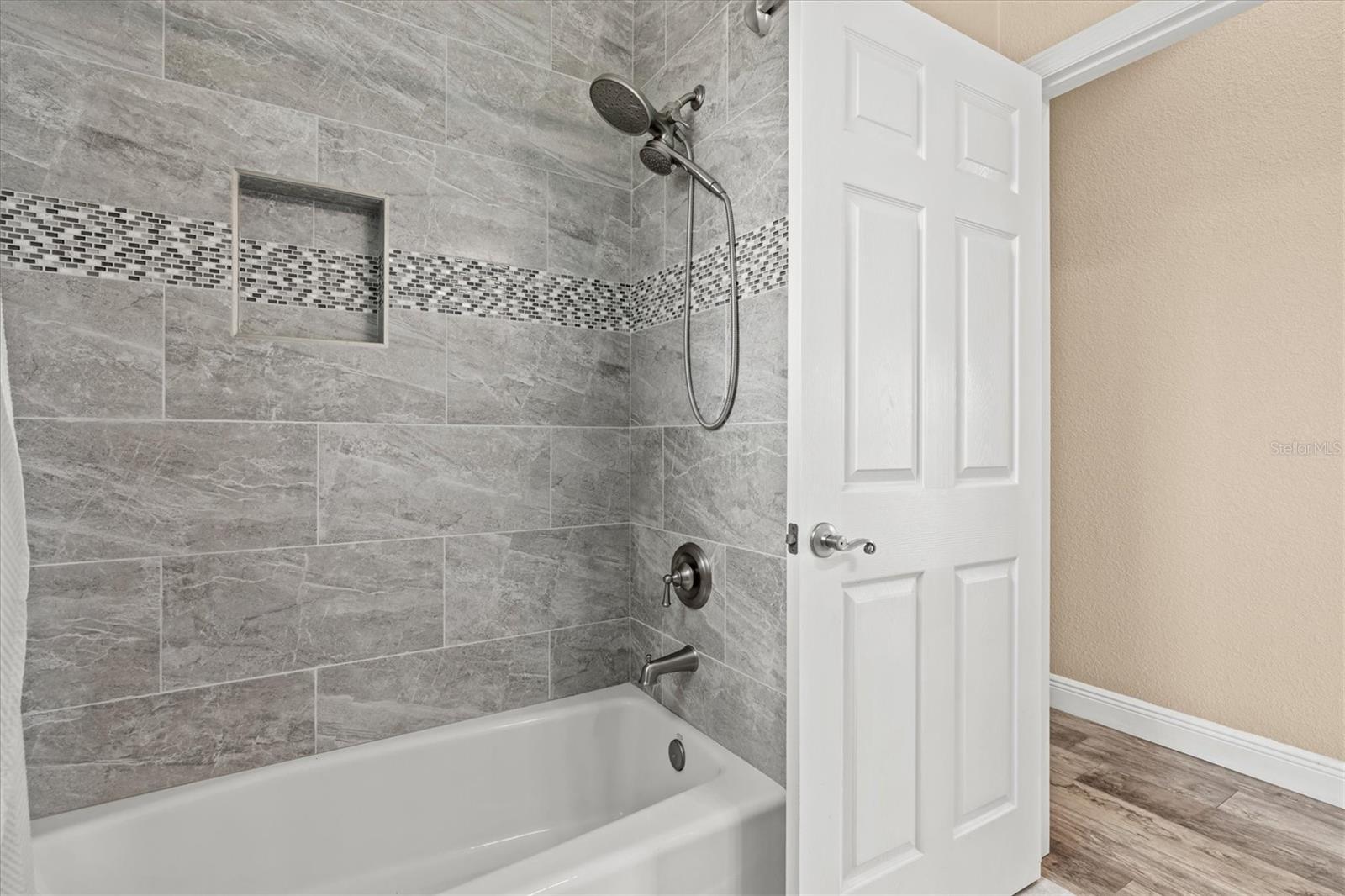 203 LAKE VICTORIA CT — photo 44