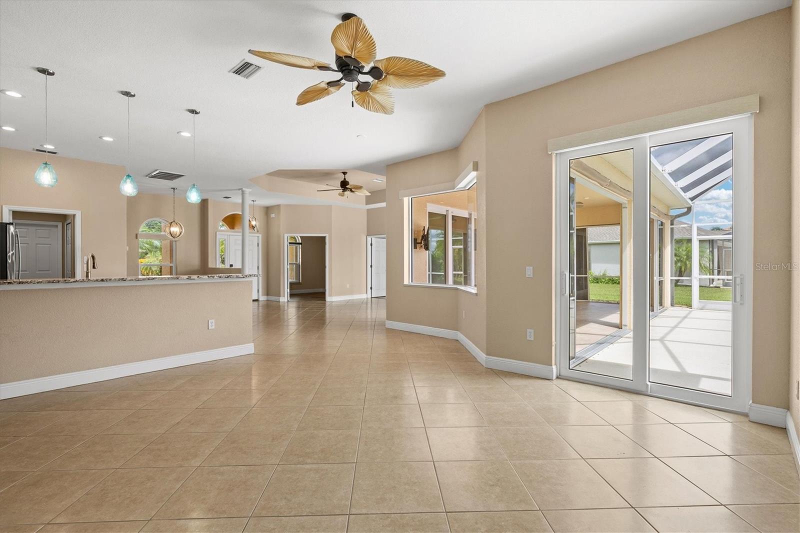 203 LAKE VICTORIA CT — photo 32