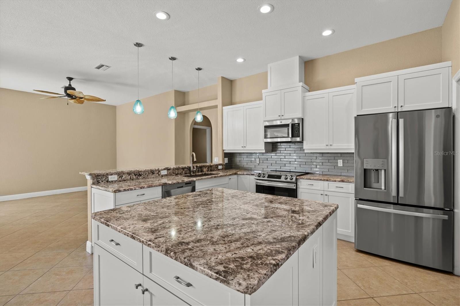 203 LAKE VICTORIA CT — photo 19