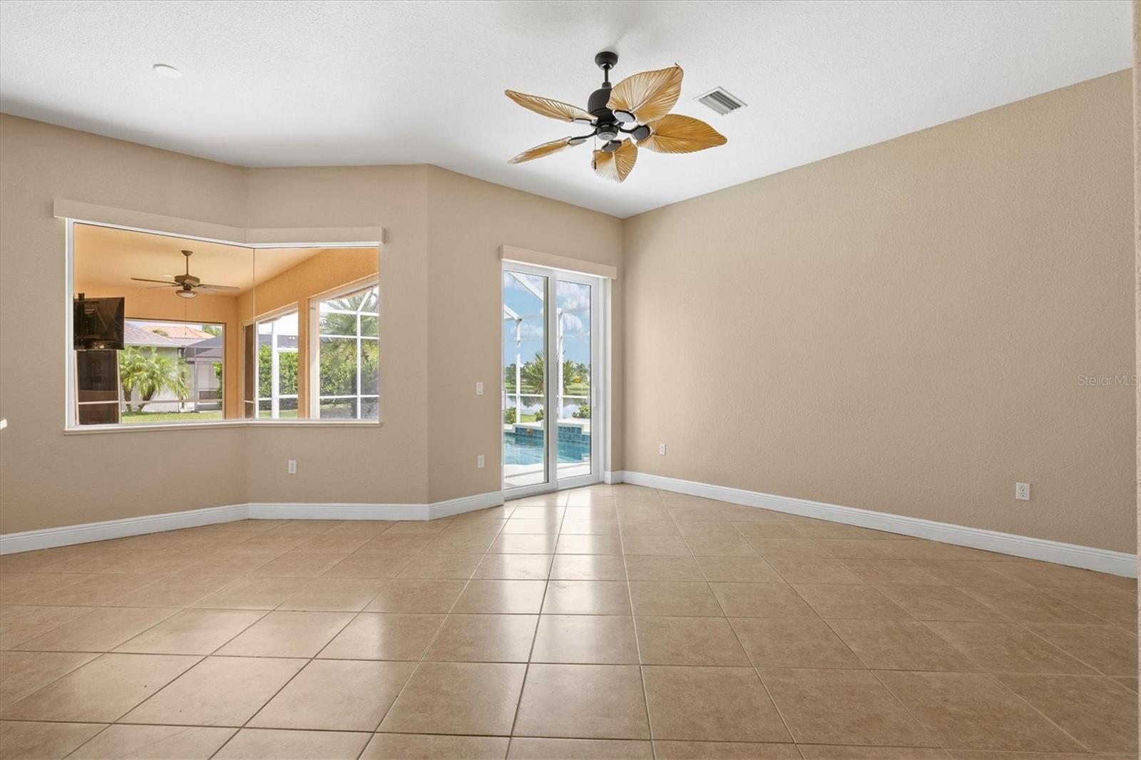 203 LAKE VICTORIA CT — photo 31