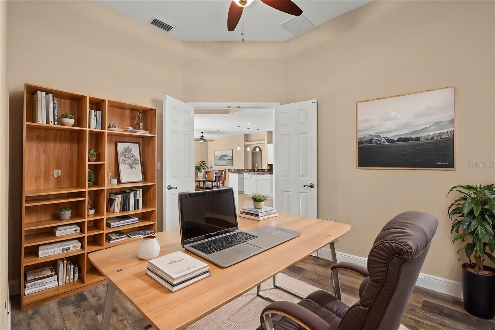 203 LAKE VICTORIA CT — photo 10