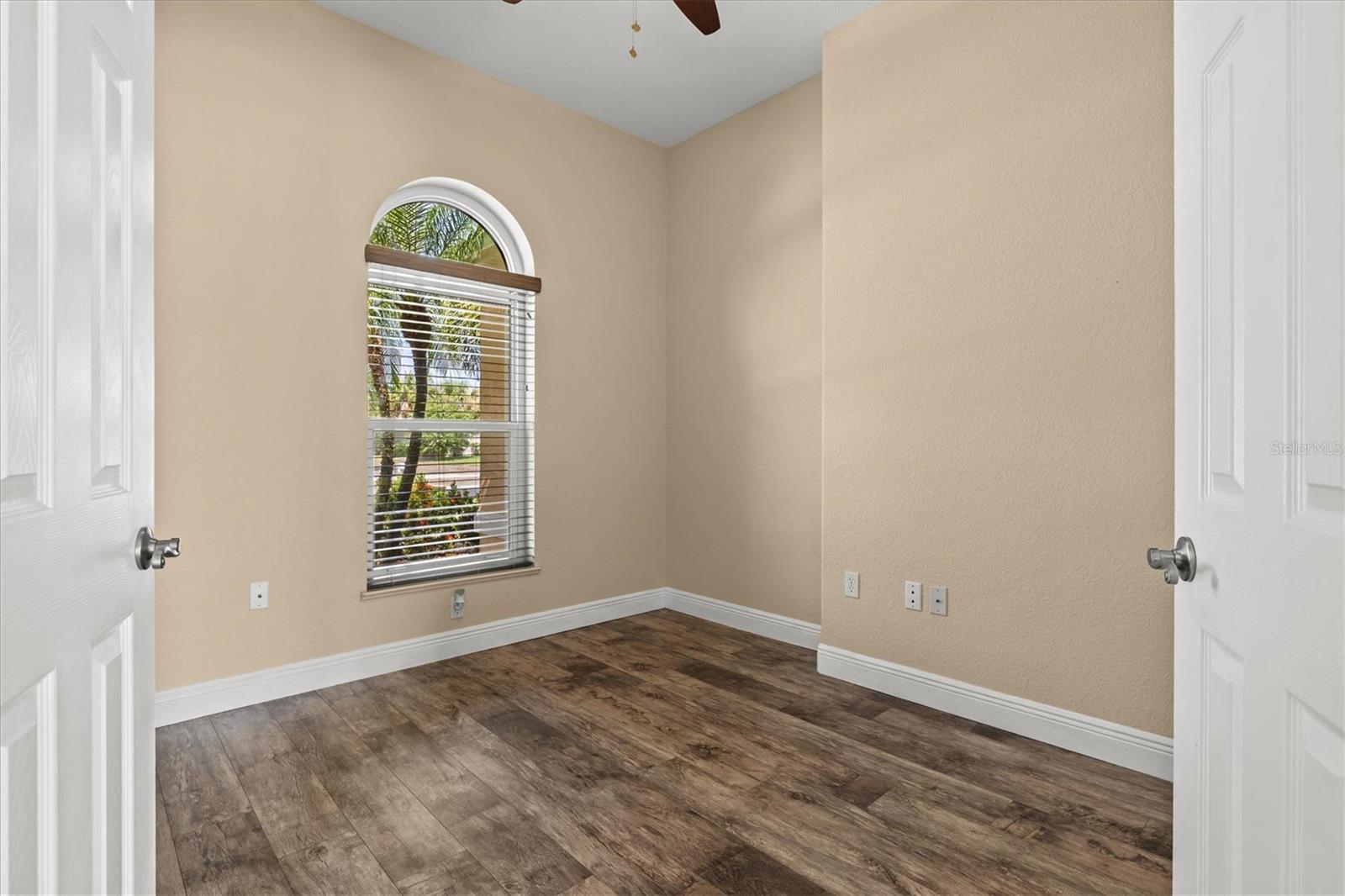 203 LAKE VICTORIA CT — photo 9