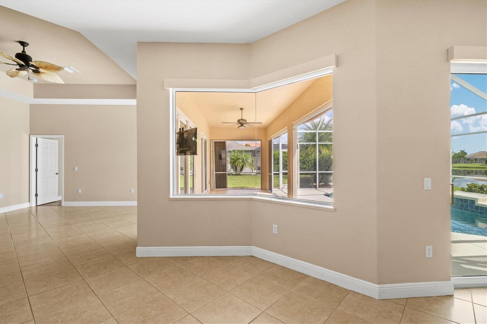 203 LAKE VICTORIA CT — photo 29
