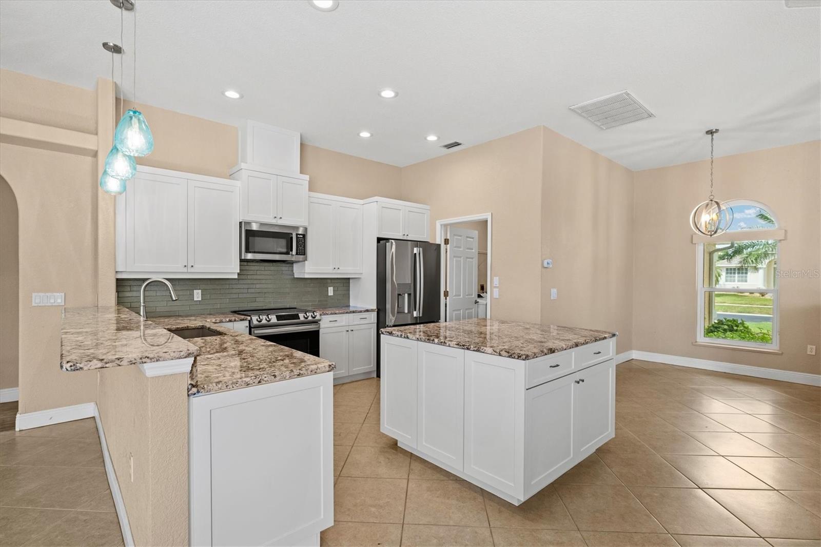 203 LAKE VICTORIA CT — photo 24