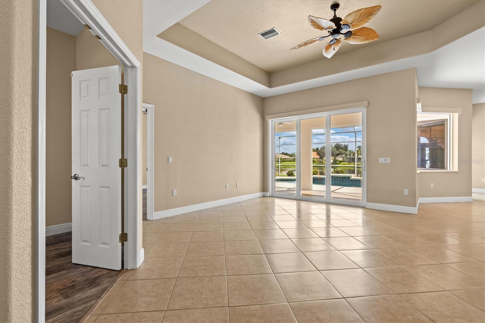 203 LAKE VICTORIA CT — photo 11