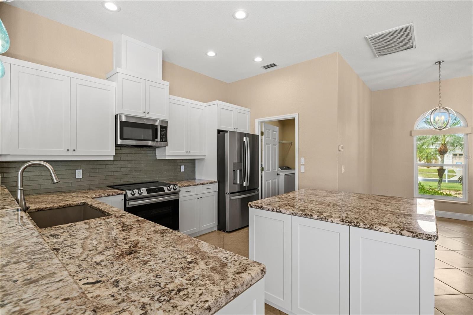 203 LAKE VICTORIA CT — photo 23