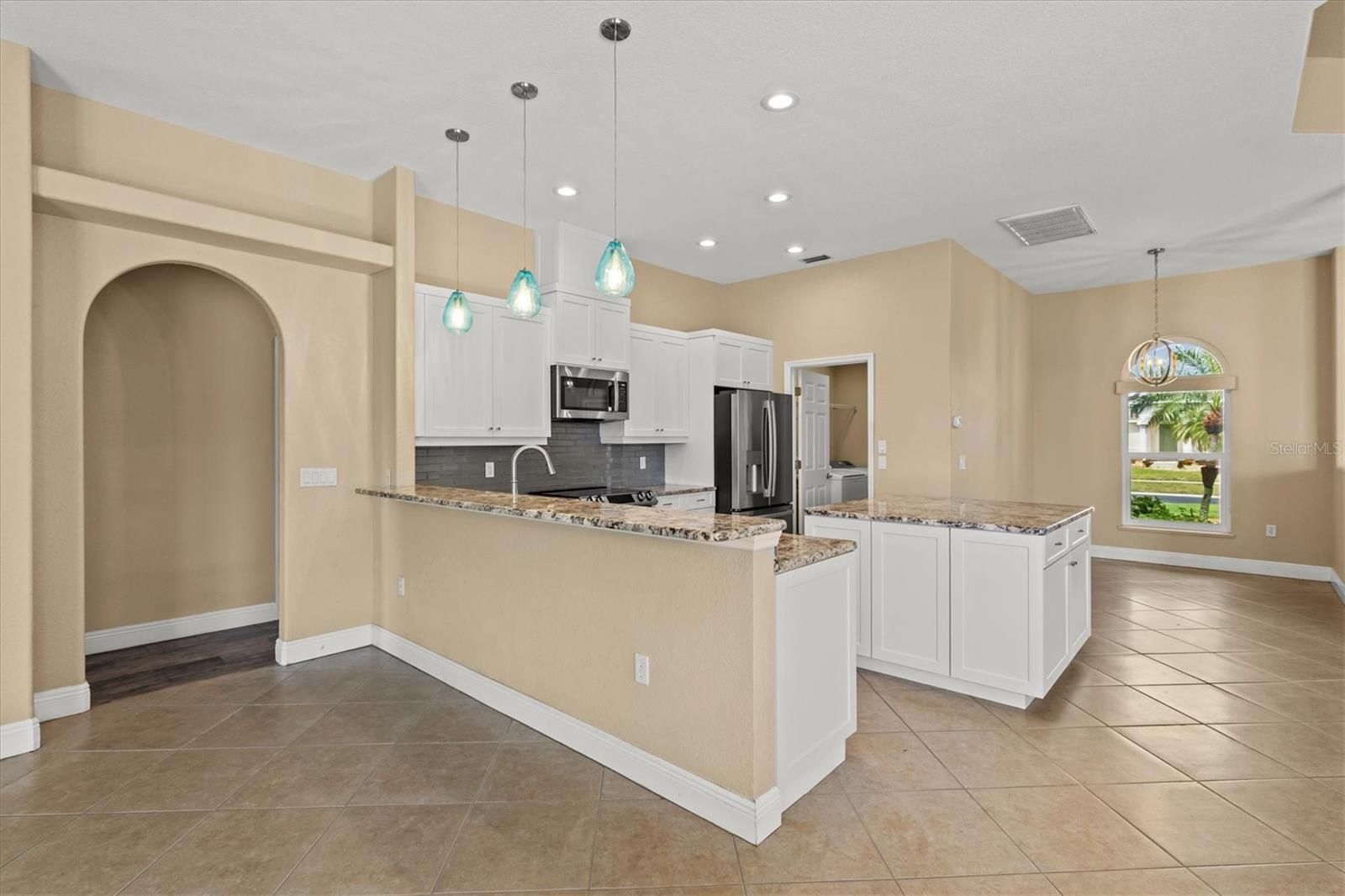 203 LAKE VICTORIA CT — photo 25