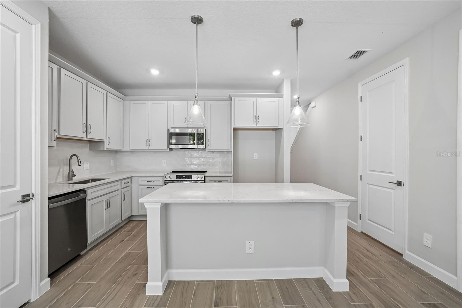 7328 DEER VALLEY CIRCLE — photo 6