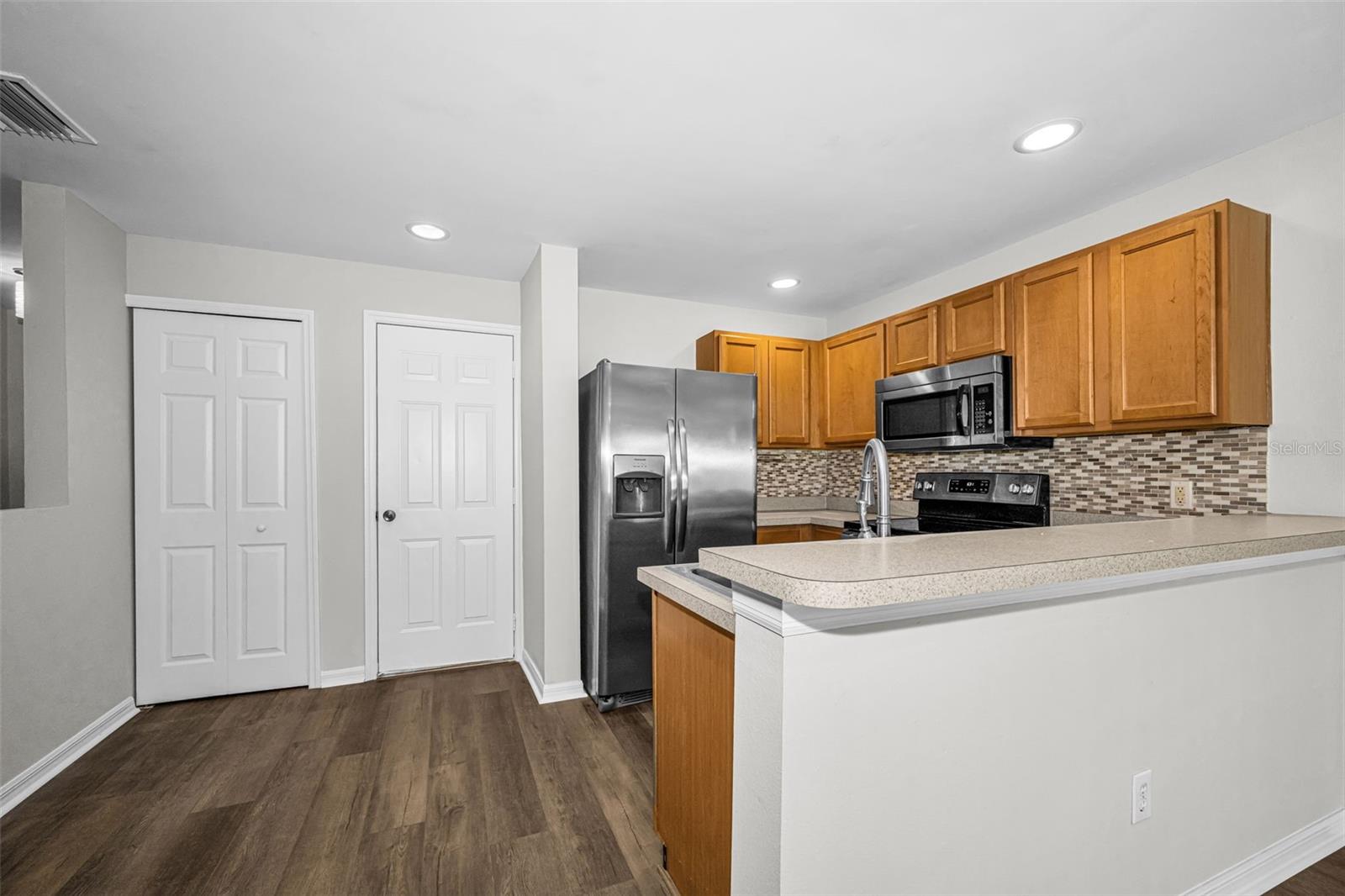 8013 SUTTON TERRACE LN — photo 8