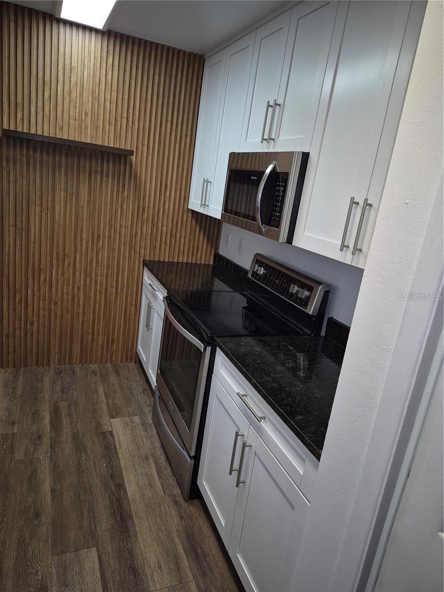 7709 W HANNA AVE — photo 4