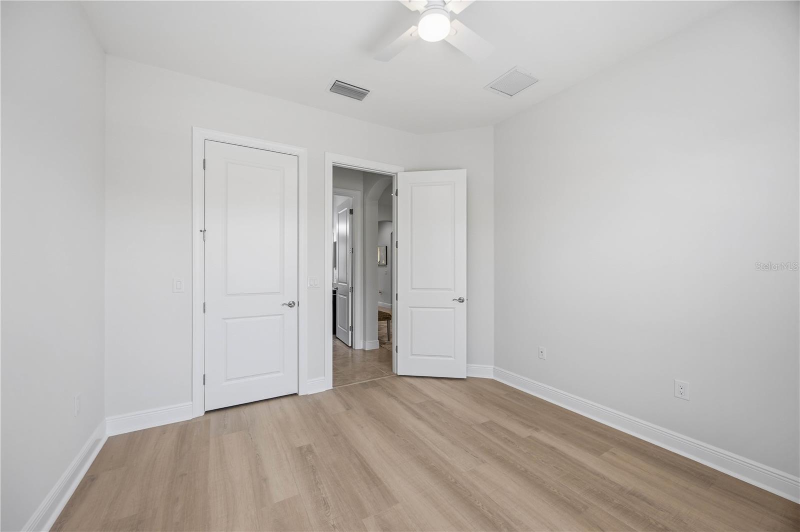 23781 WAVERLY CIR — photo 31