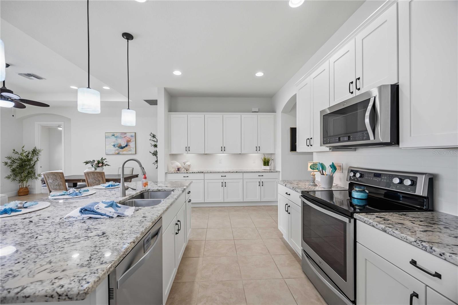 23781 WAVERLY CIR — photo 22