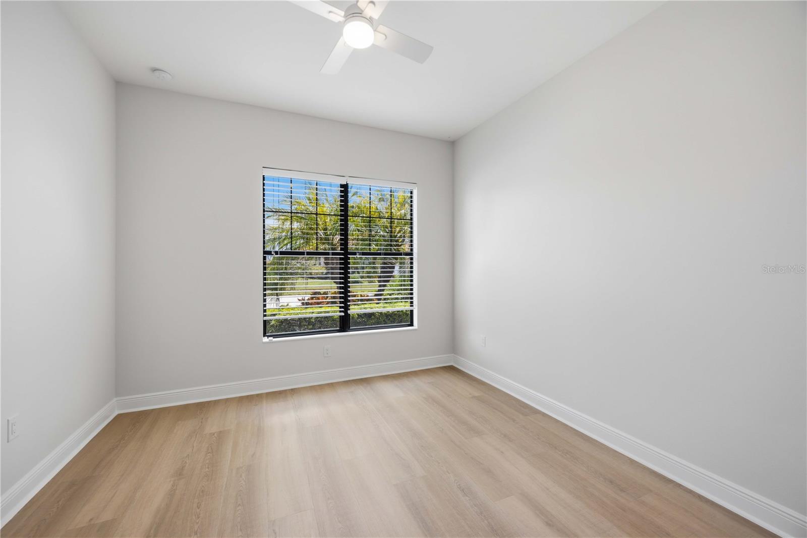 23781 WAVERLY CIR — photo 30