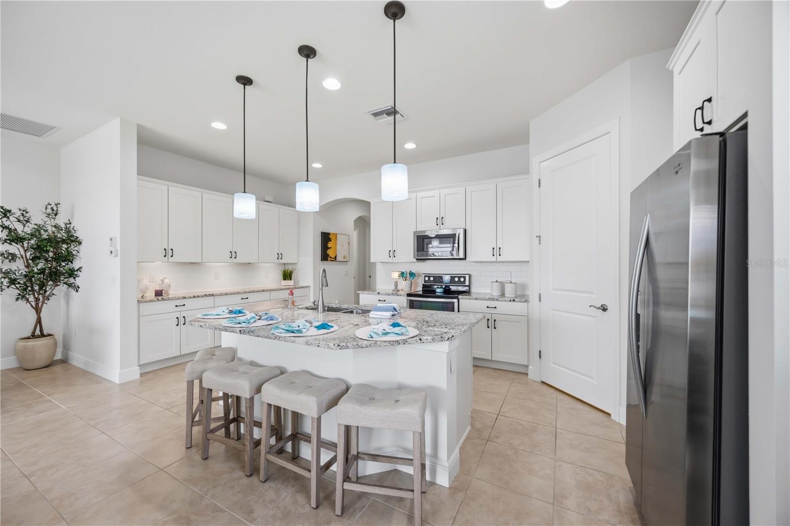 23781 WAVERLY CIR — photo 21