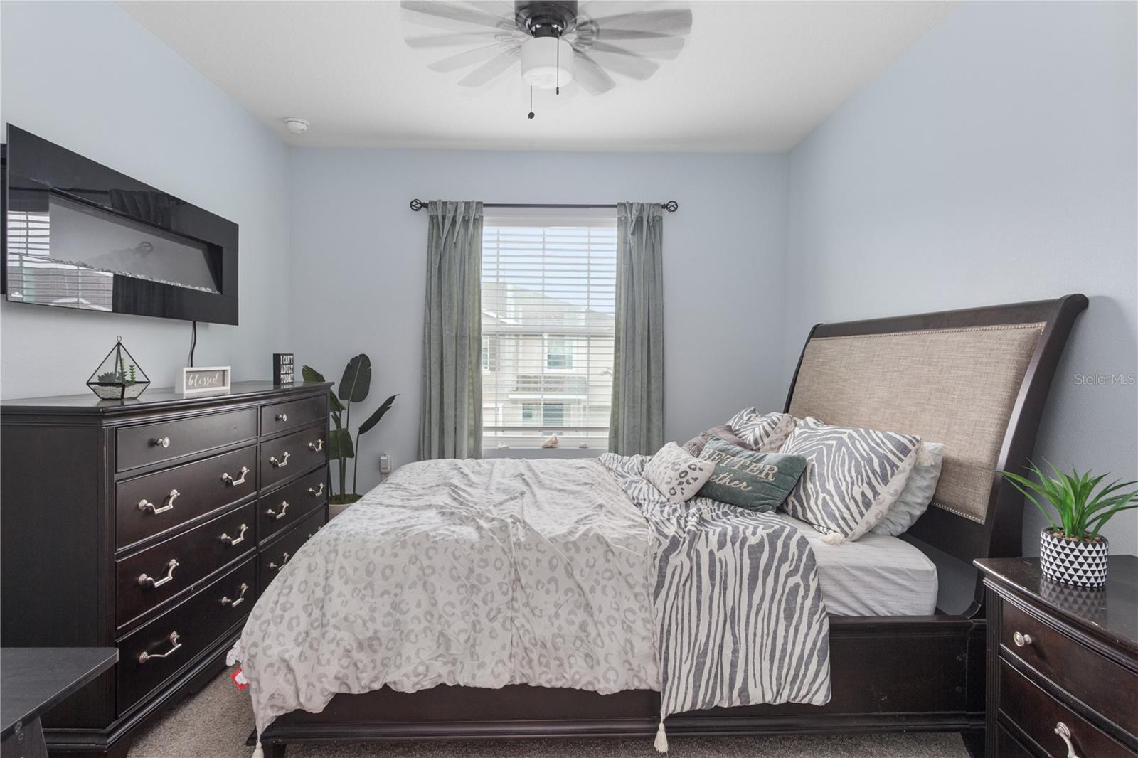 417 NEWMONT CIR — photo 23