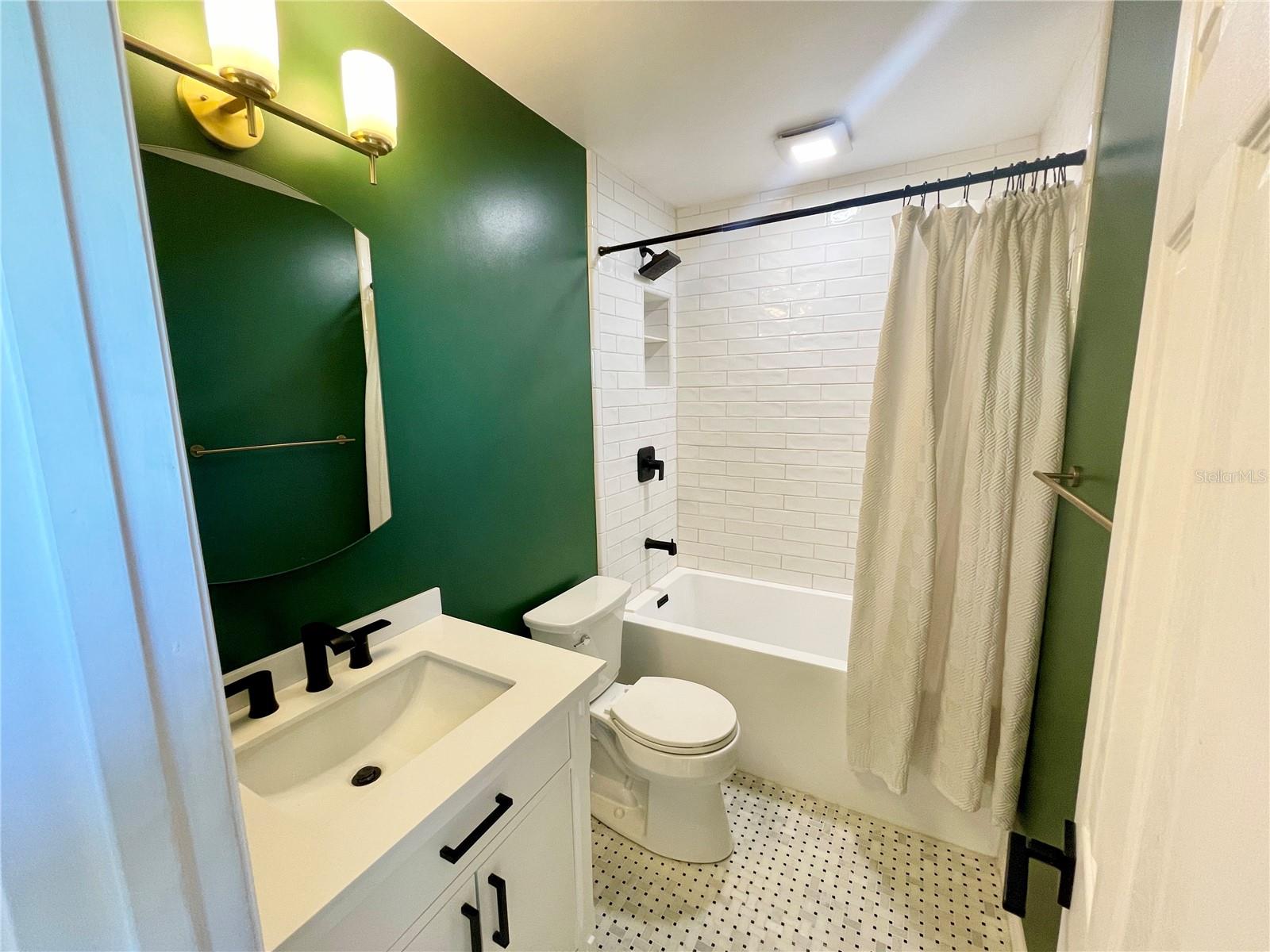 118 POMPANO DR SE #B — photo 12