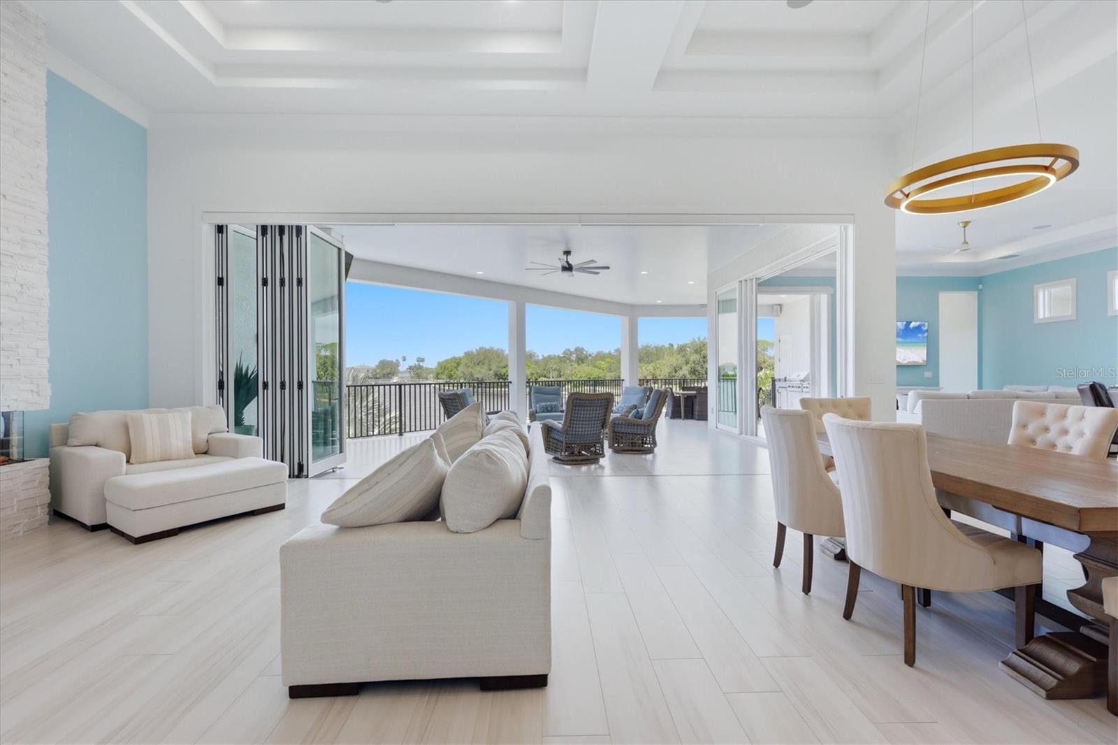 387 S SHORE DR — photo 8