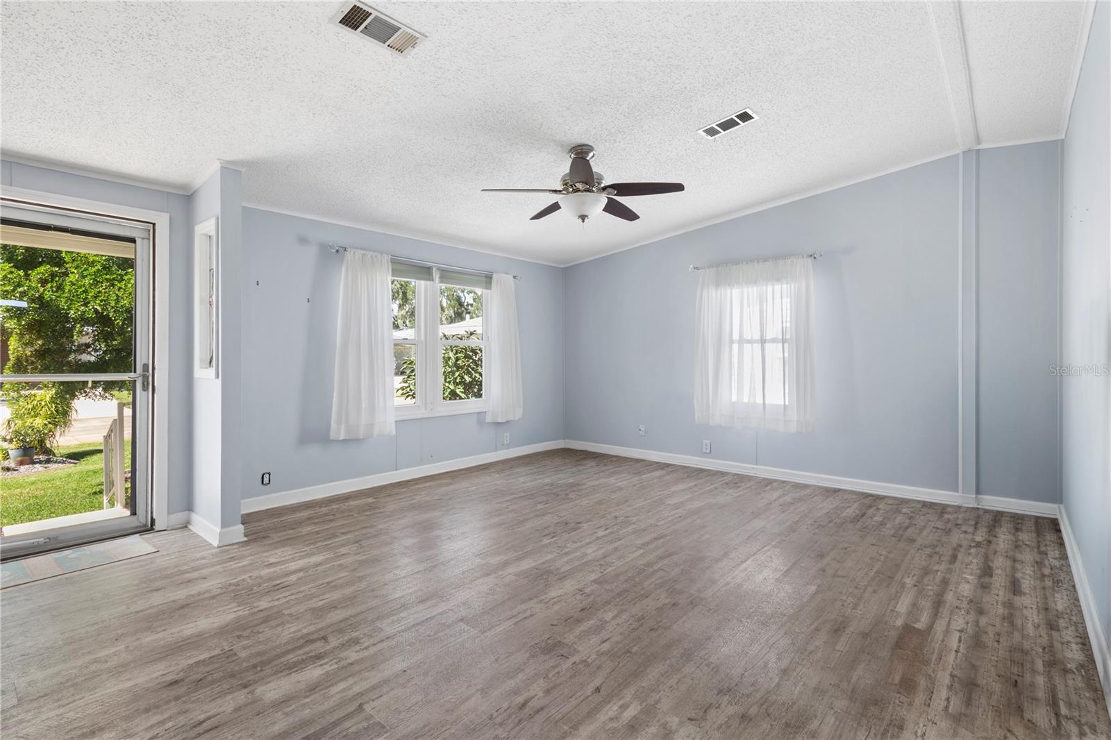 190 NIGHTINGALE CIR — photo 10