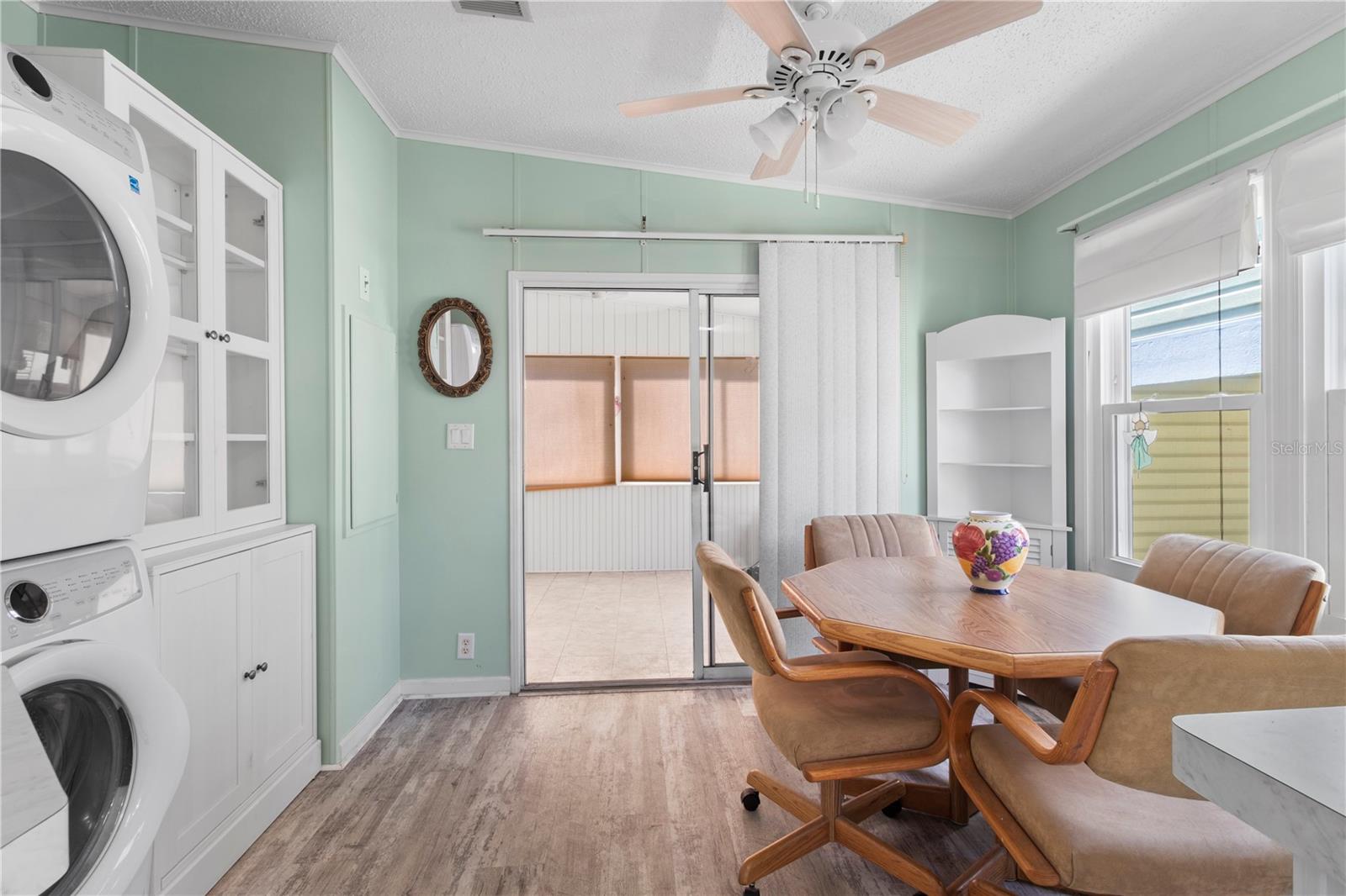 190 NIGHTINGALE CIR — photo 17