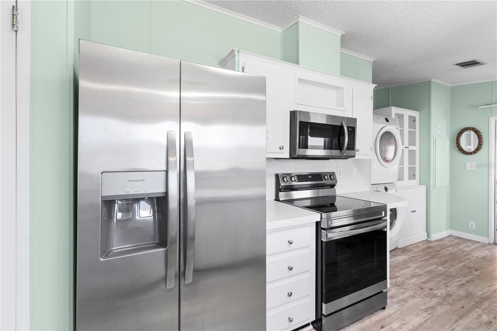 190 NIGHTINGALE CIR — photo 14