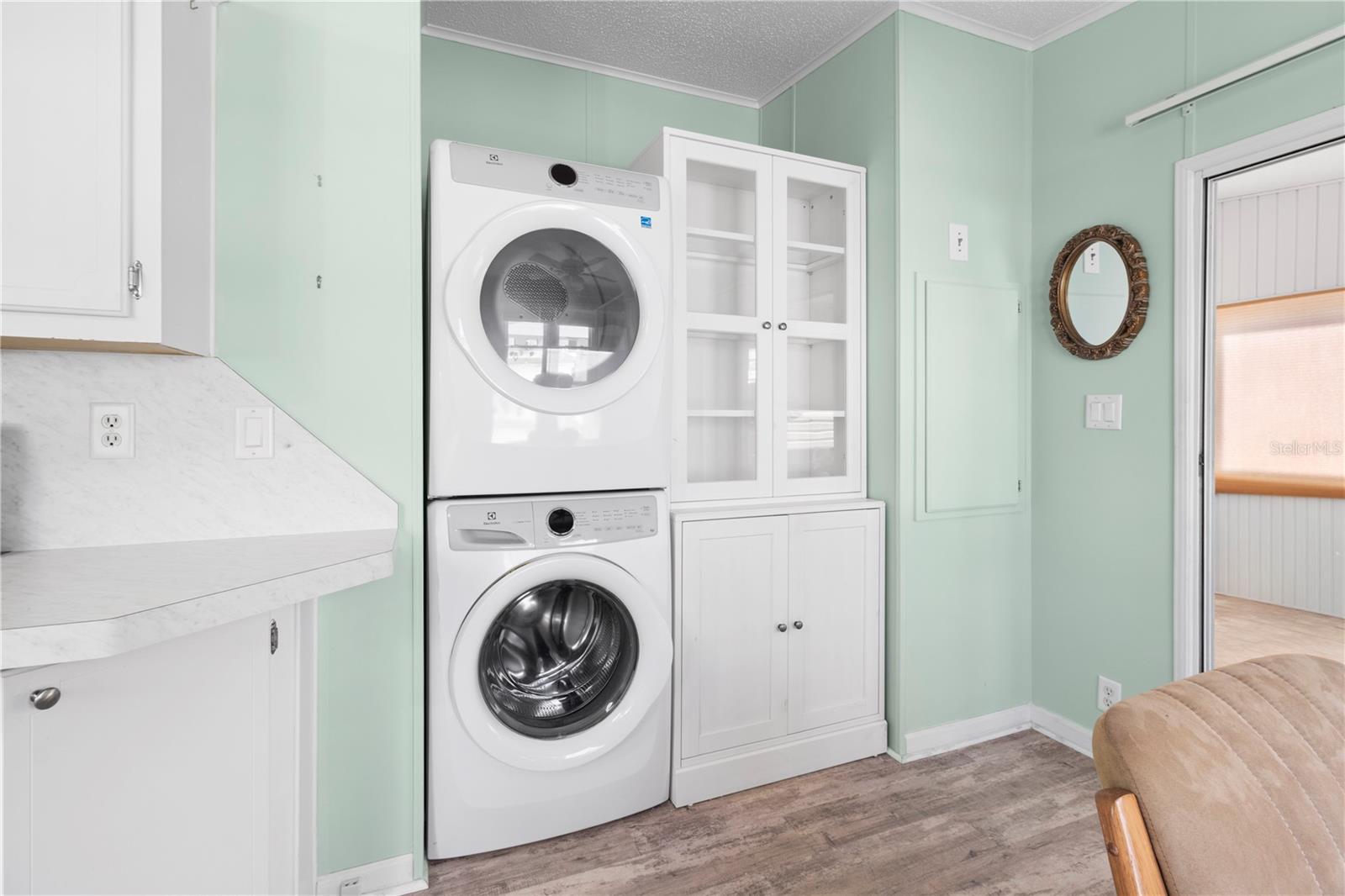 190 NIGHTINGALE CIR — photo 18