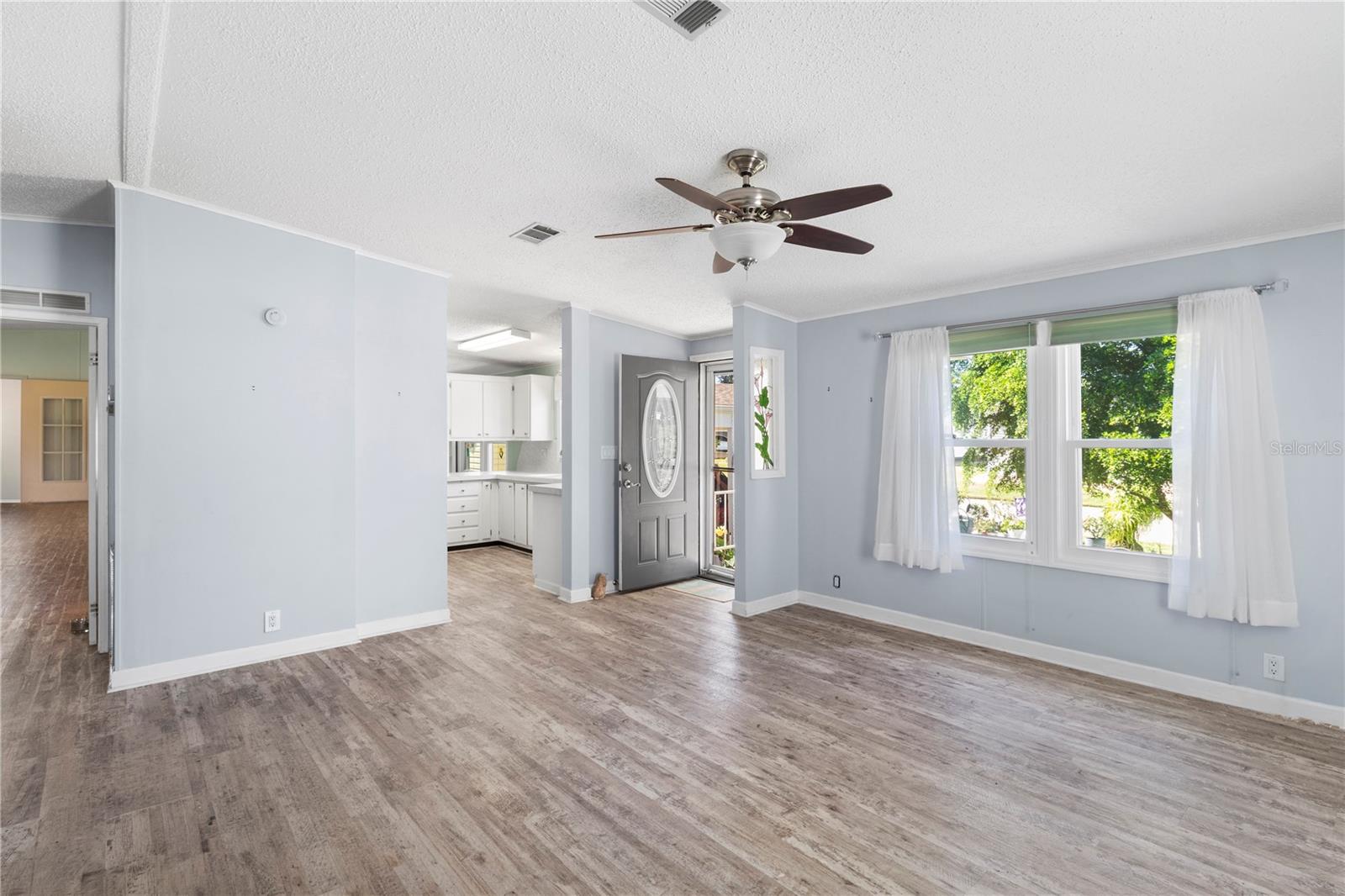 190 NIGHTINGALE CIR — photo 11
