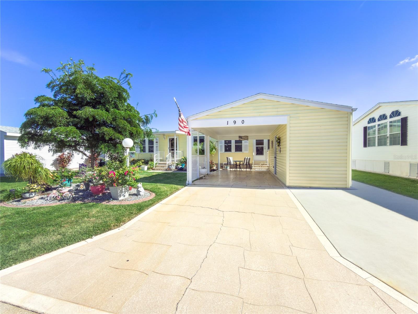 190 NIGHTINGALE CIR — photo 2