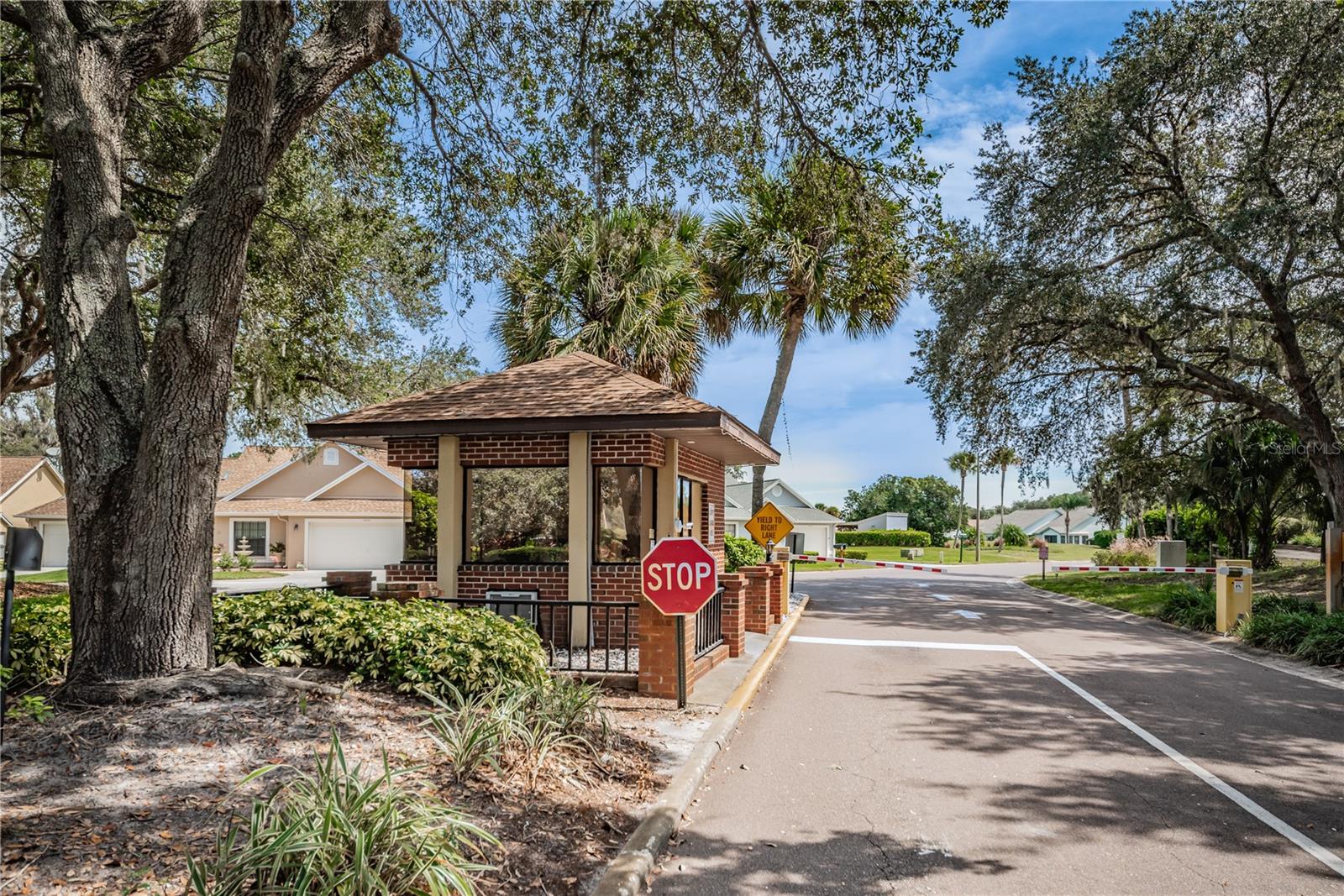 3647 MUIRFIELD CT — photo 42