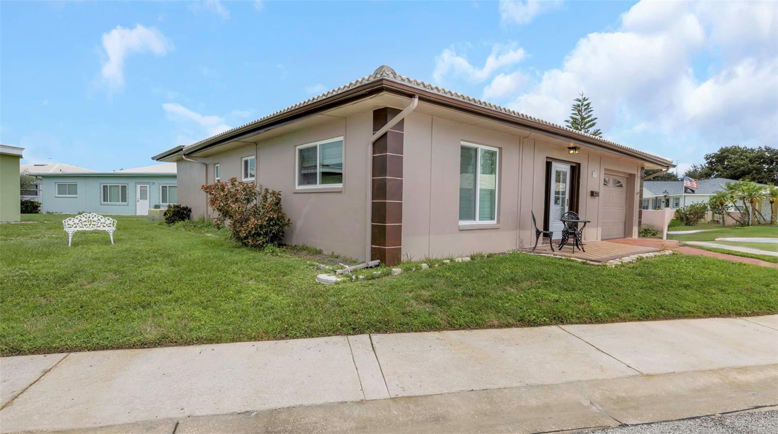 5355 FERNDALE PL N — photo 2