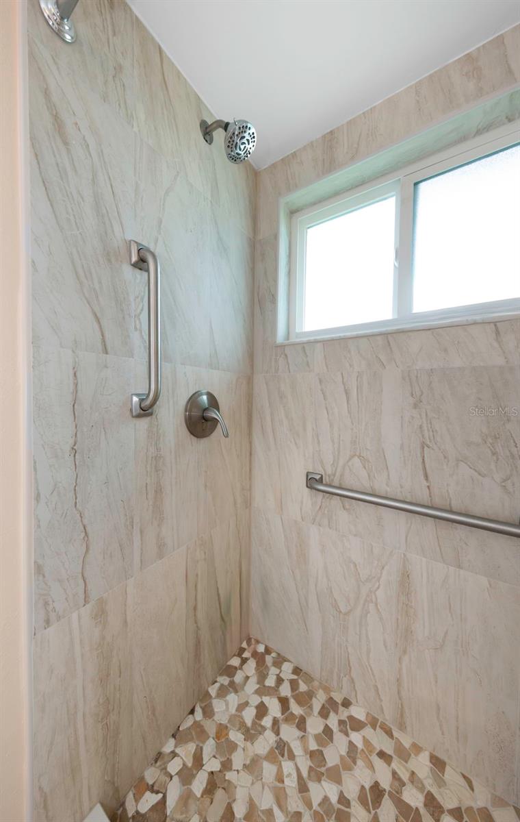 5355 FERNDALE PL N — photo 36