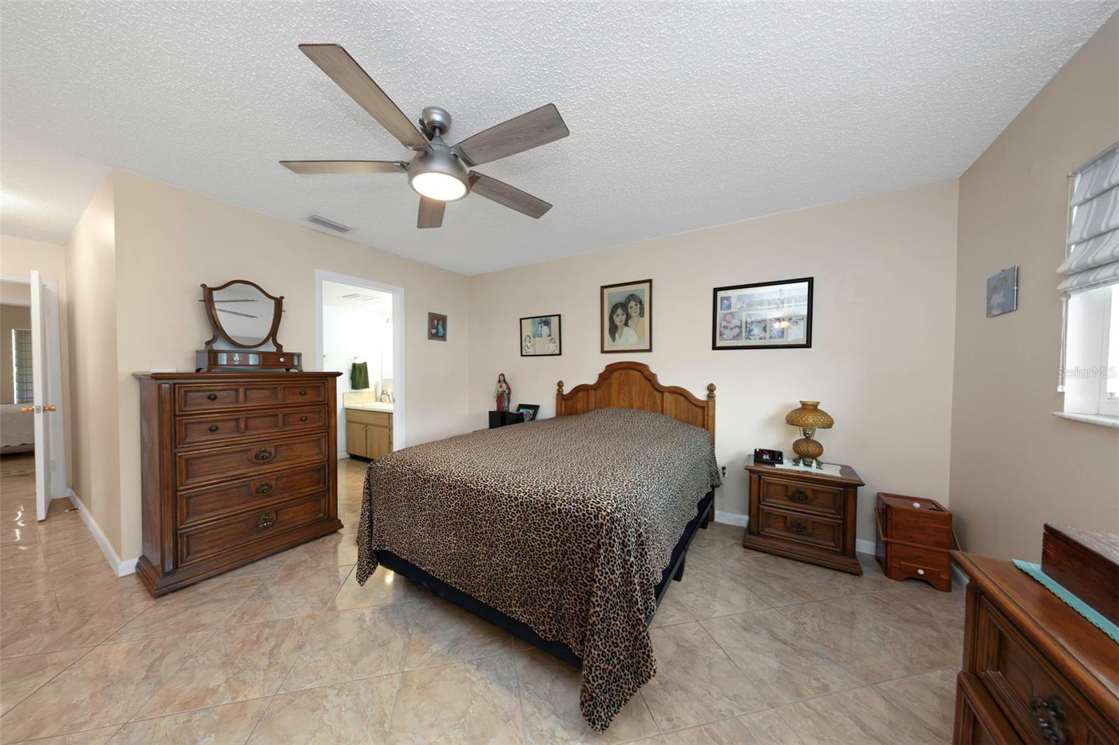 5355 FERNDALE PL N — photo 38