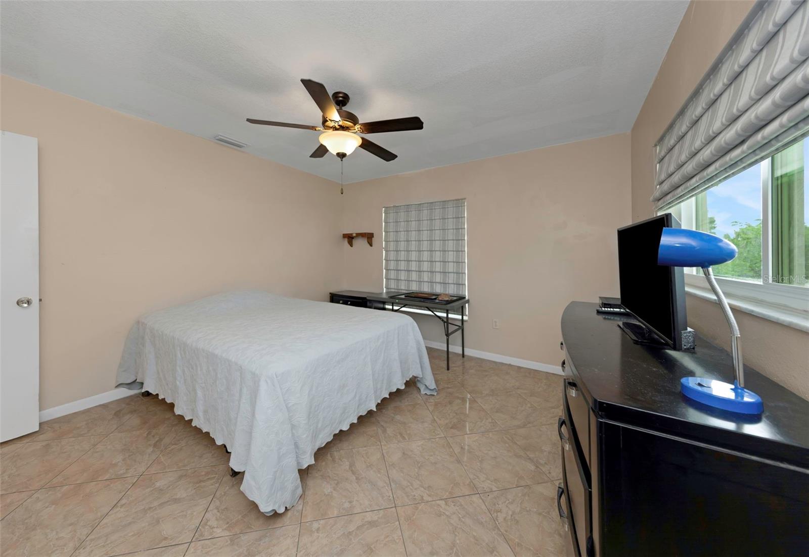 5355 FERNDALE PL N — photo 32