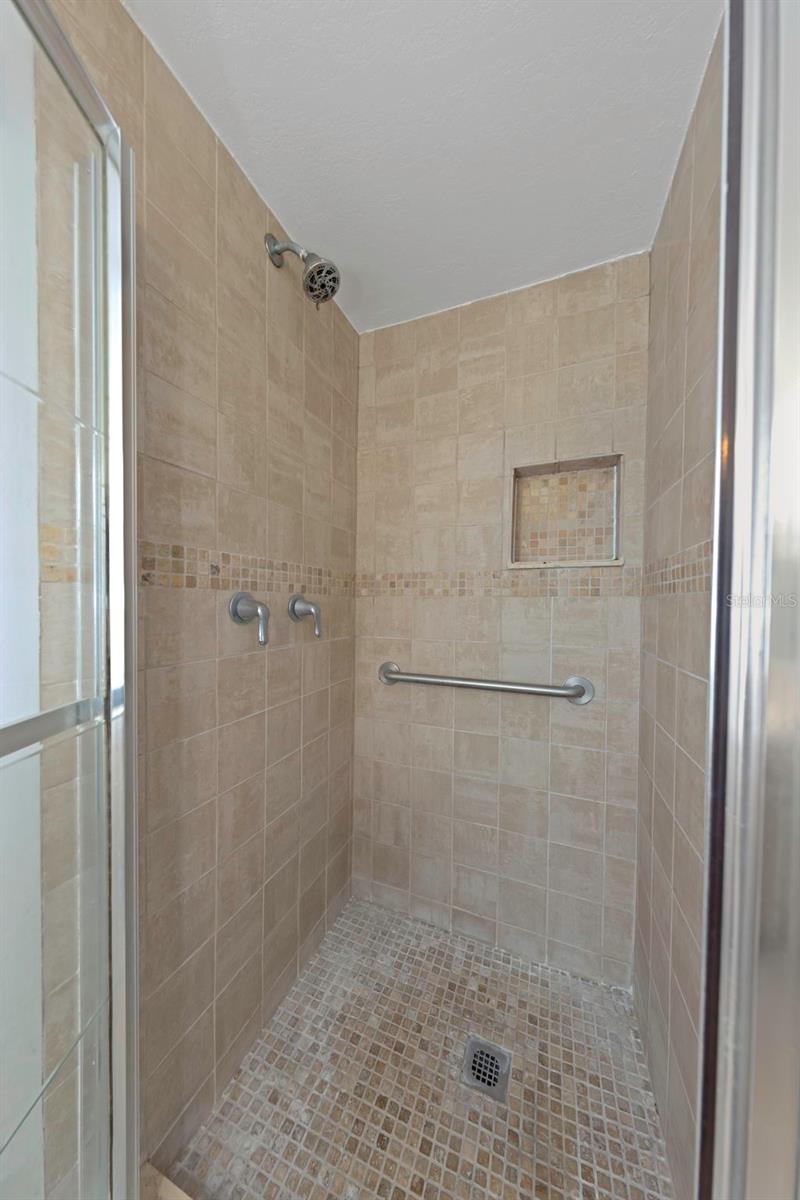 5355 FERNDALE PL N — photo 43