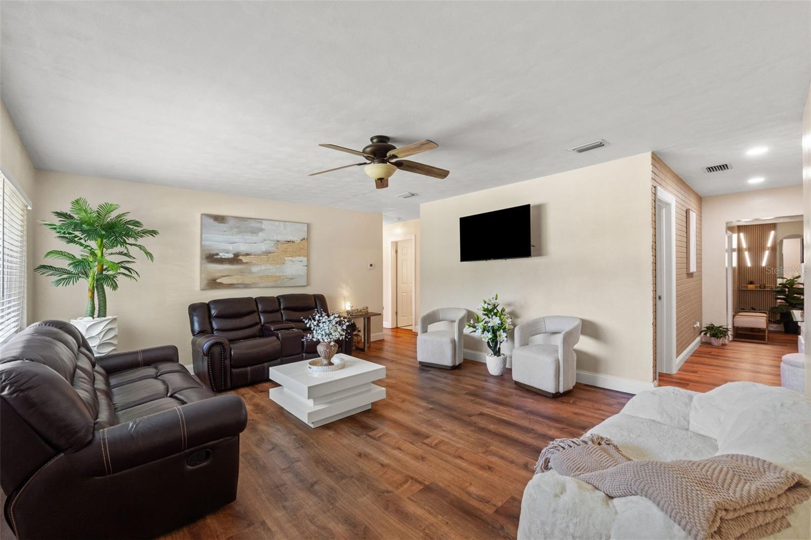 1721 S JEFFERSON AVE — photo 3