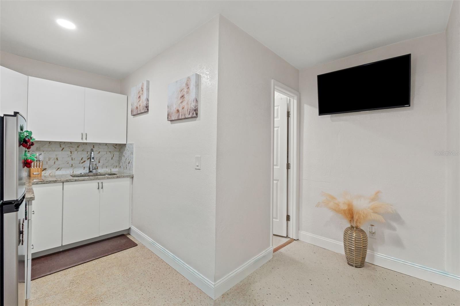 1721 S JEFFERSON AVE — photo 18