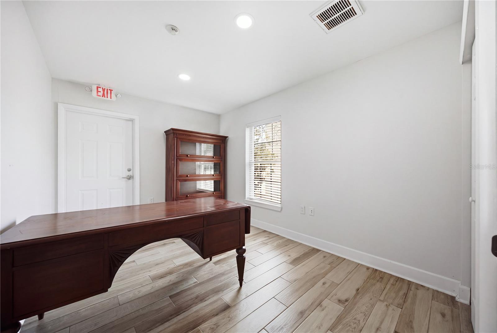 4911 STATE ROAD 54 — photo 29