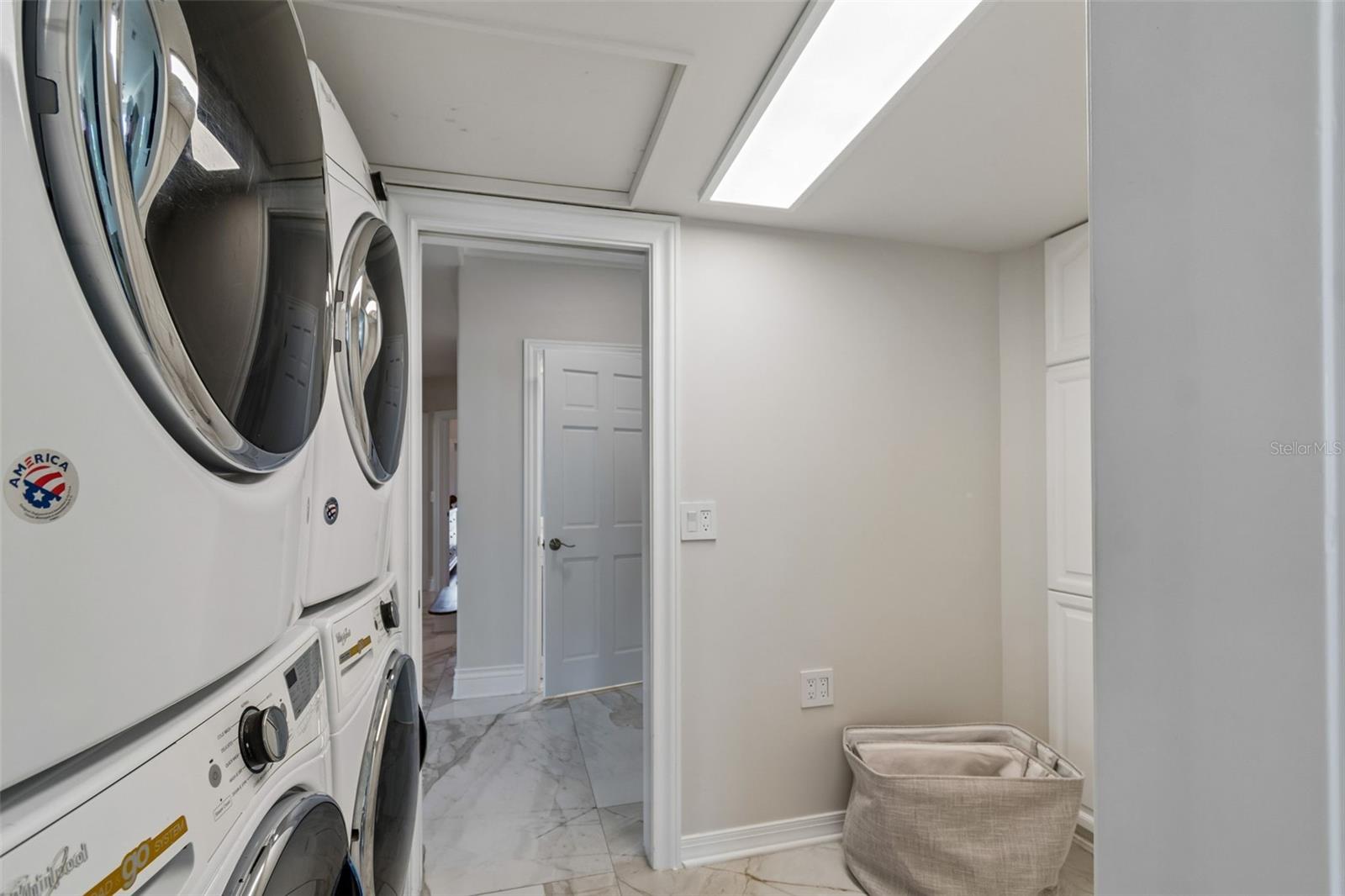 136 DEVON DR — photo 33