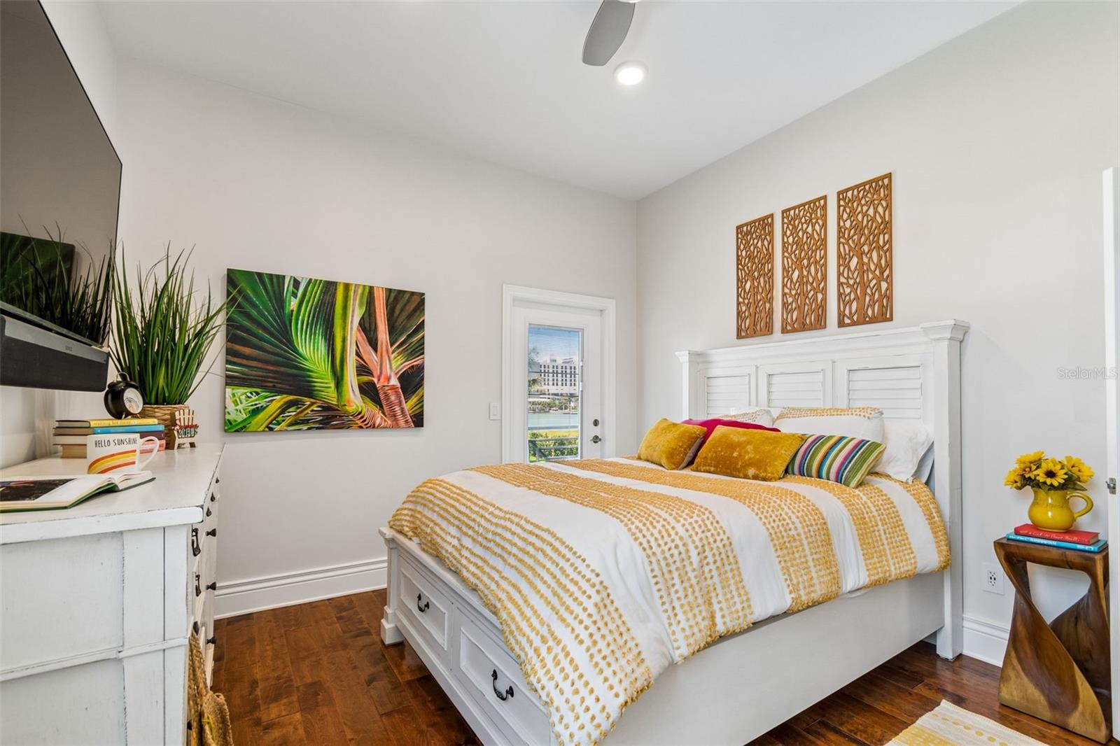 136 DEVON DR — photo 43
