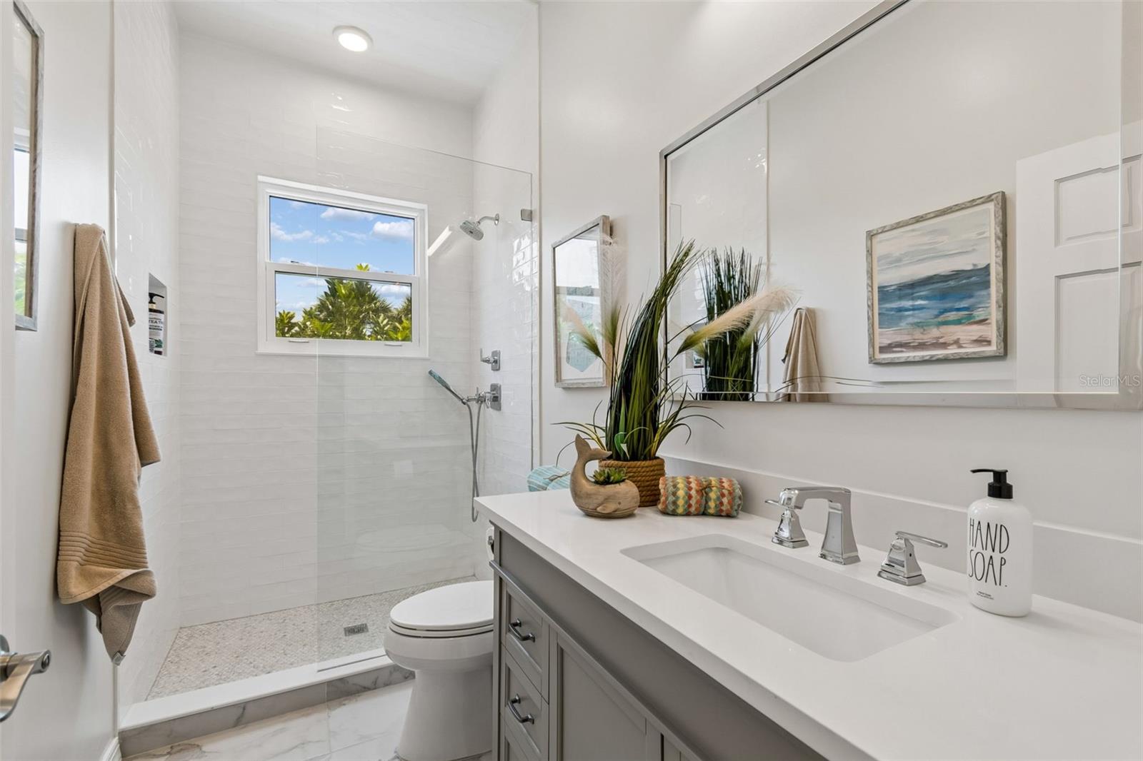 136 DEVON DR — photo 41