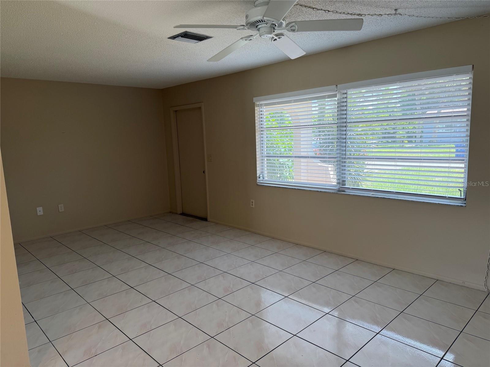 5964 DIANA RD — photo 4