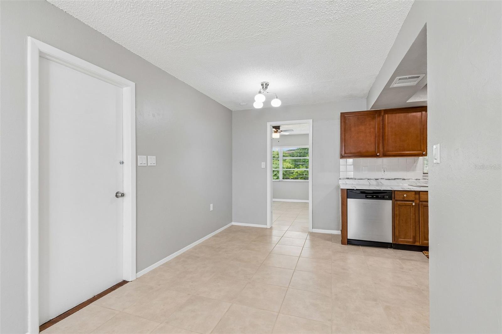 9631 MARLINTON LN — photo 9
