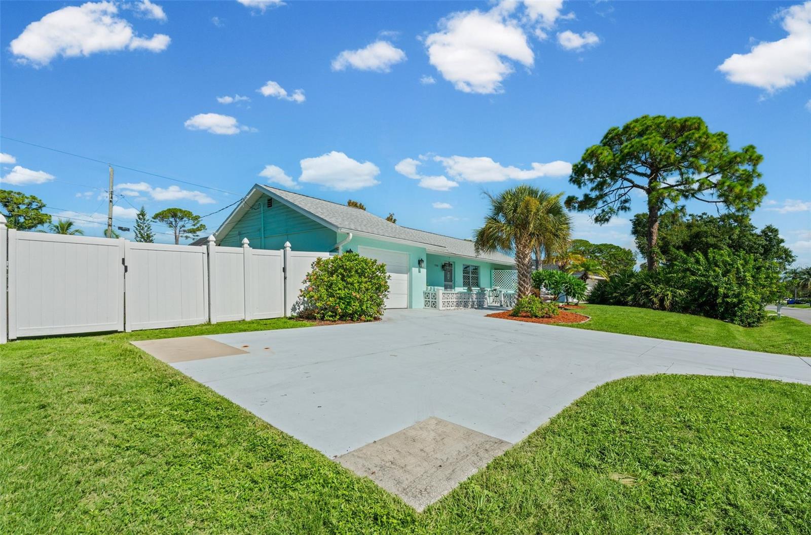 5988 MARIGOLD RD — photo 4